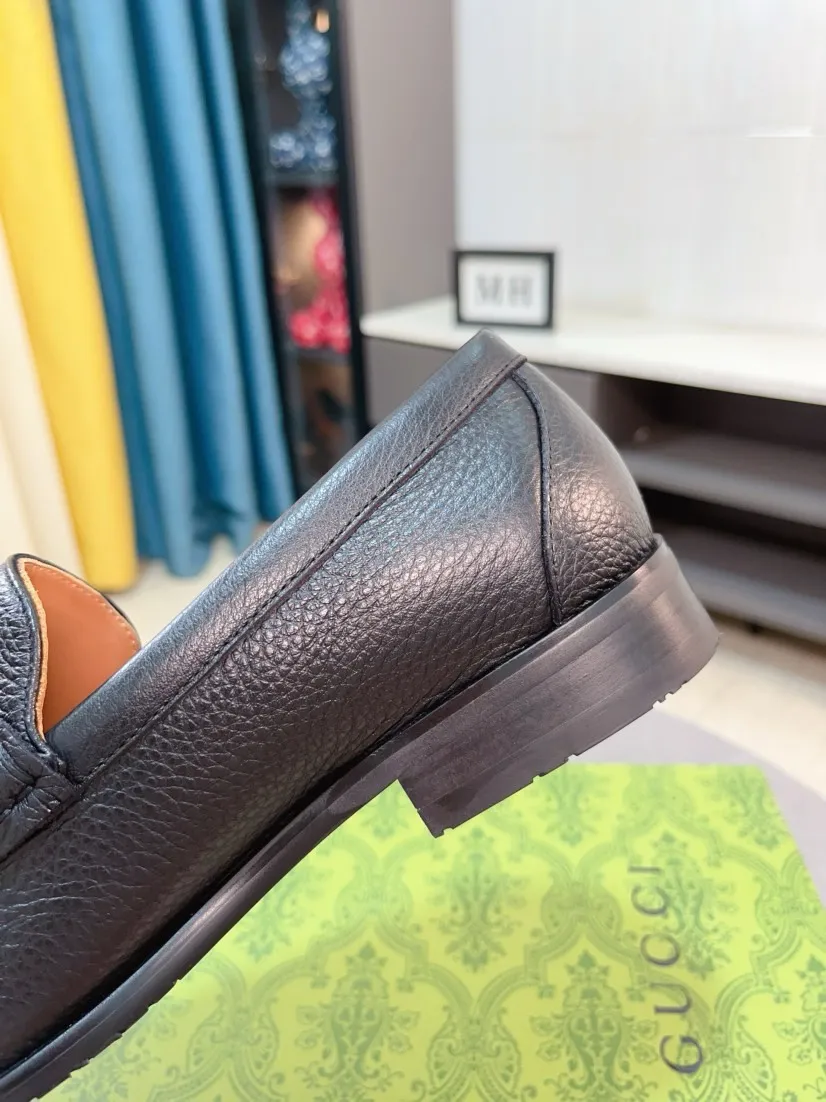 Men's shoes 💰500🌹🌹Niuli [GUCCI Gucci] A new style of formal men's leather shoes is coming~ The original quality upper is made of patent leather imported from Italy, the leather is soft and delicate, comfortable and soft first-layer cowhide lining, rubber wear-resistant outsole, the shoe shape is dignified and domineering, and the luxury charm cannot be concealed! The natural and free nouveau riche leads the trend. Code number: 38-44